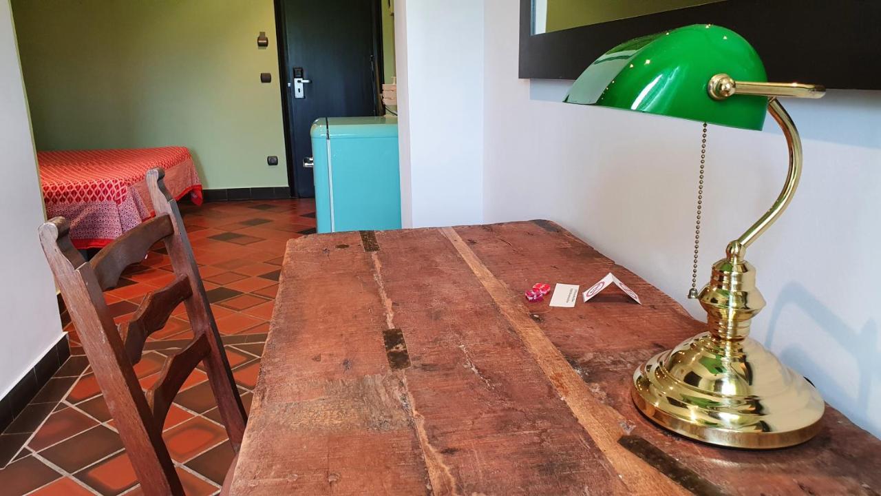 Hotel Restaurant El Bosc Banyeres del Penedes Ngoại thất bức ảnh