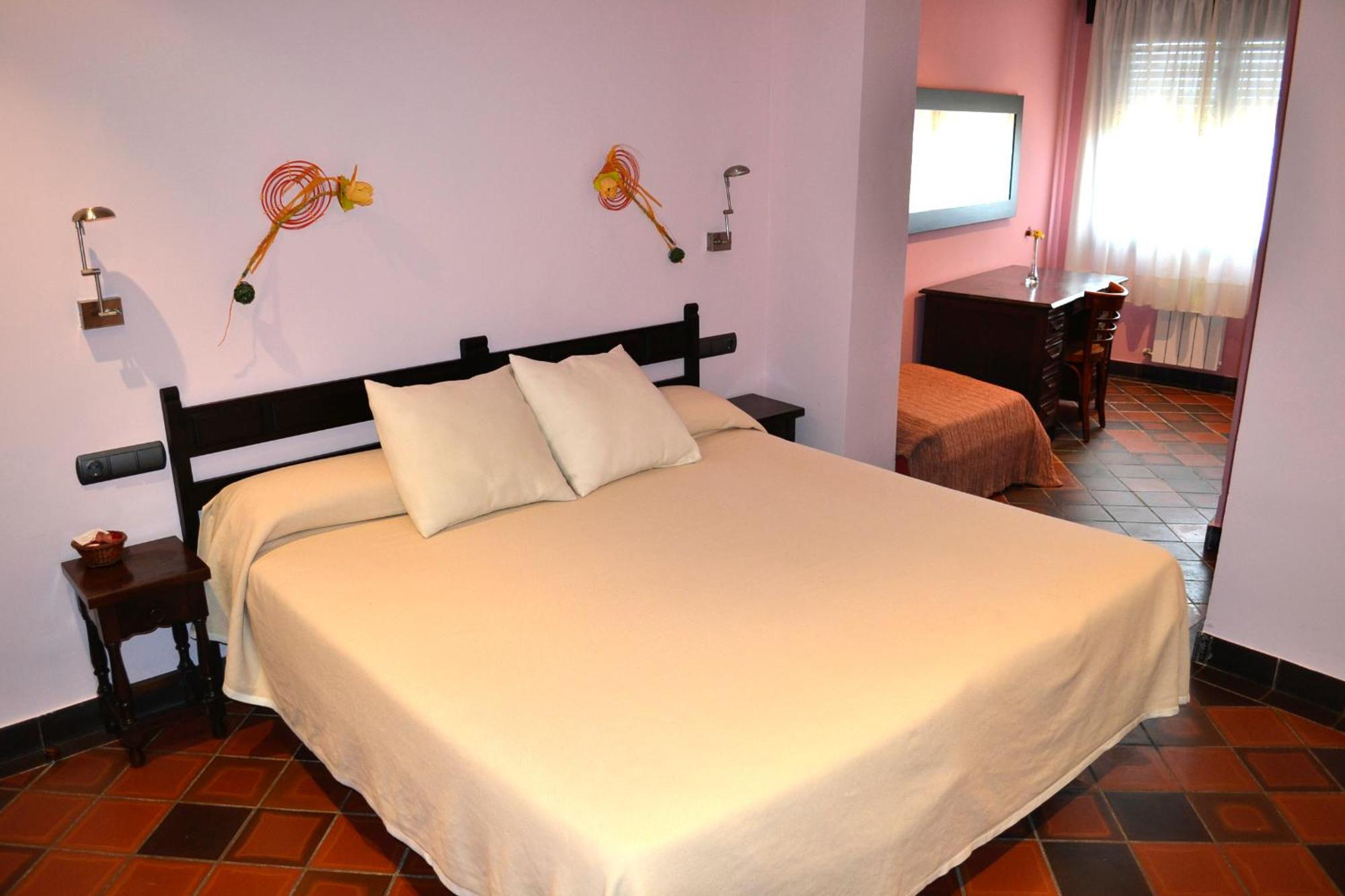 Hotel Restaurant El Bosc Banyeres del Penedes Phòng bức ảnh
