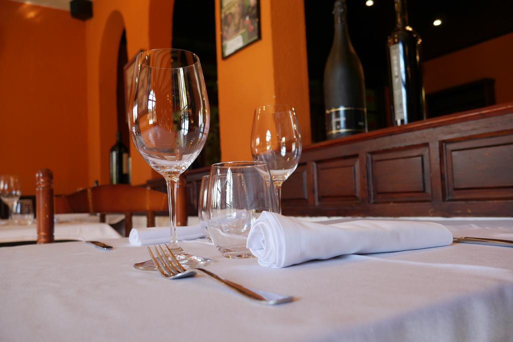 Hotel Restaurant El Bosc Banyeres del Penedes Ngoại thất bức ảnh