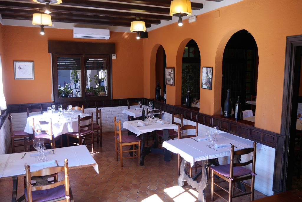 Hotel Restaurant El Bosc Banyeres del Penedes Ngoại thất bức ảnh
